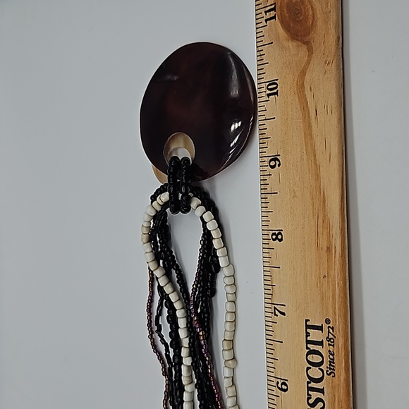 Costume jewelry beaded necklace with pendant - Picture 6 of 6